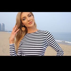 COCOSHIP Women's Long Sleeve Swim Shirt Rash Guard Top  Black & White Size 12